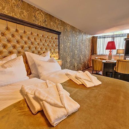 Spree Hotel In Der Altstadt ลืบเบอเนา ภายนอก รูปภาพ