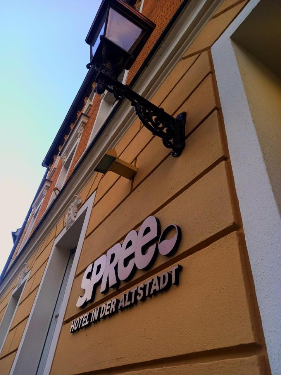 Spree Hotel In Der Altstadt ลืบเบอเนา ภายนอก รูปภาพ