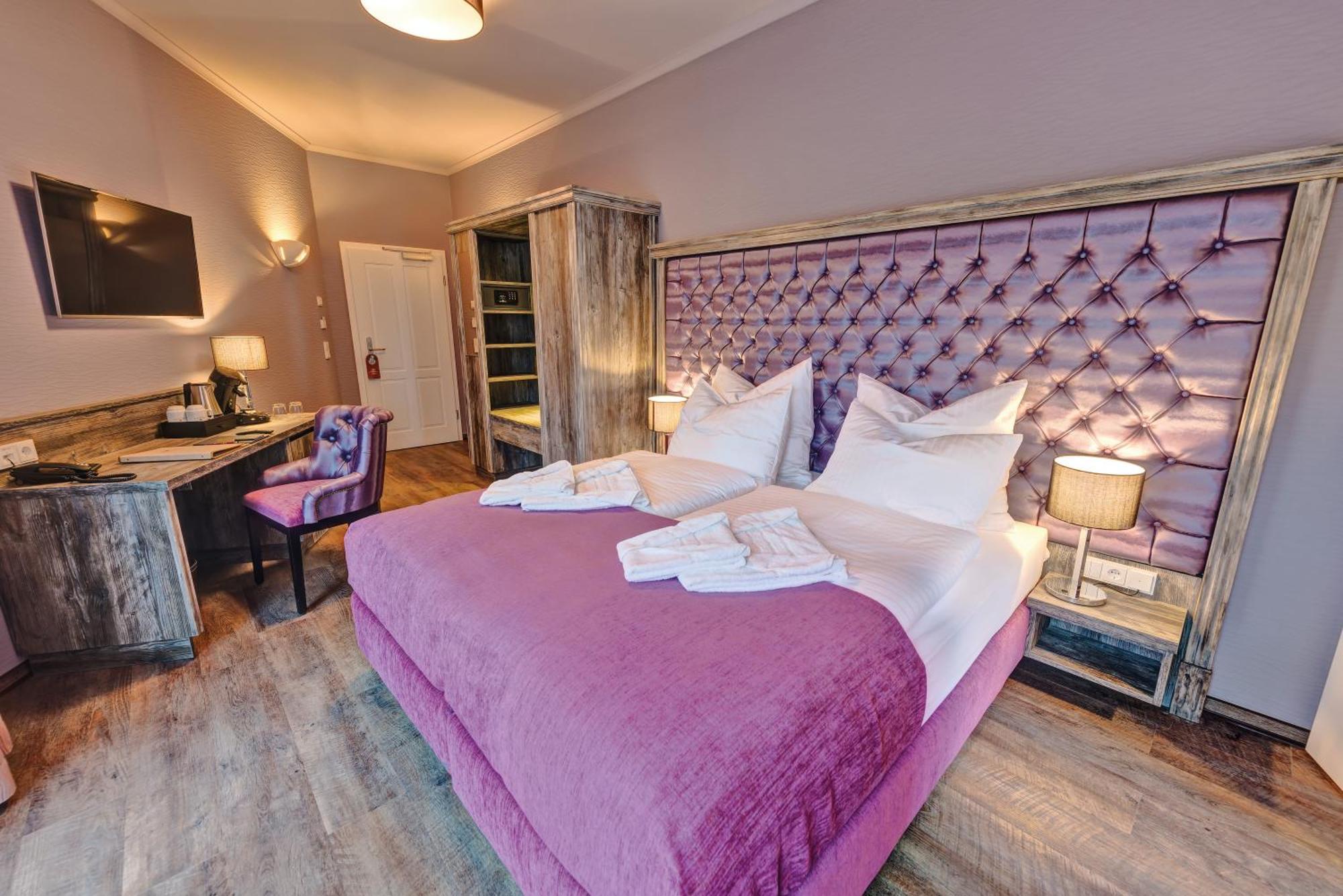 Spree Hotel In Der Altstadt ลืบเบอเนา ภายนอก รูปภาพ