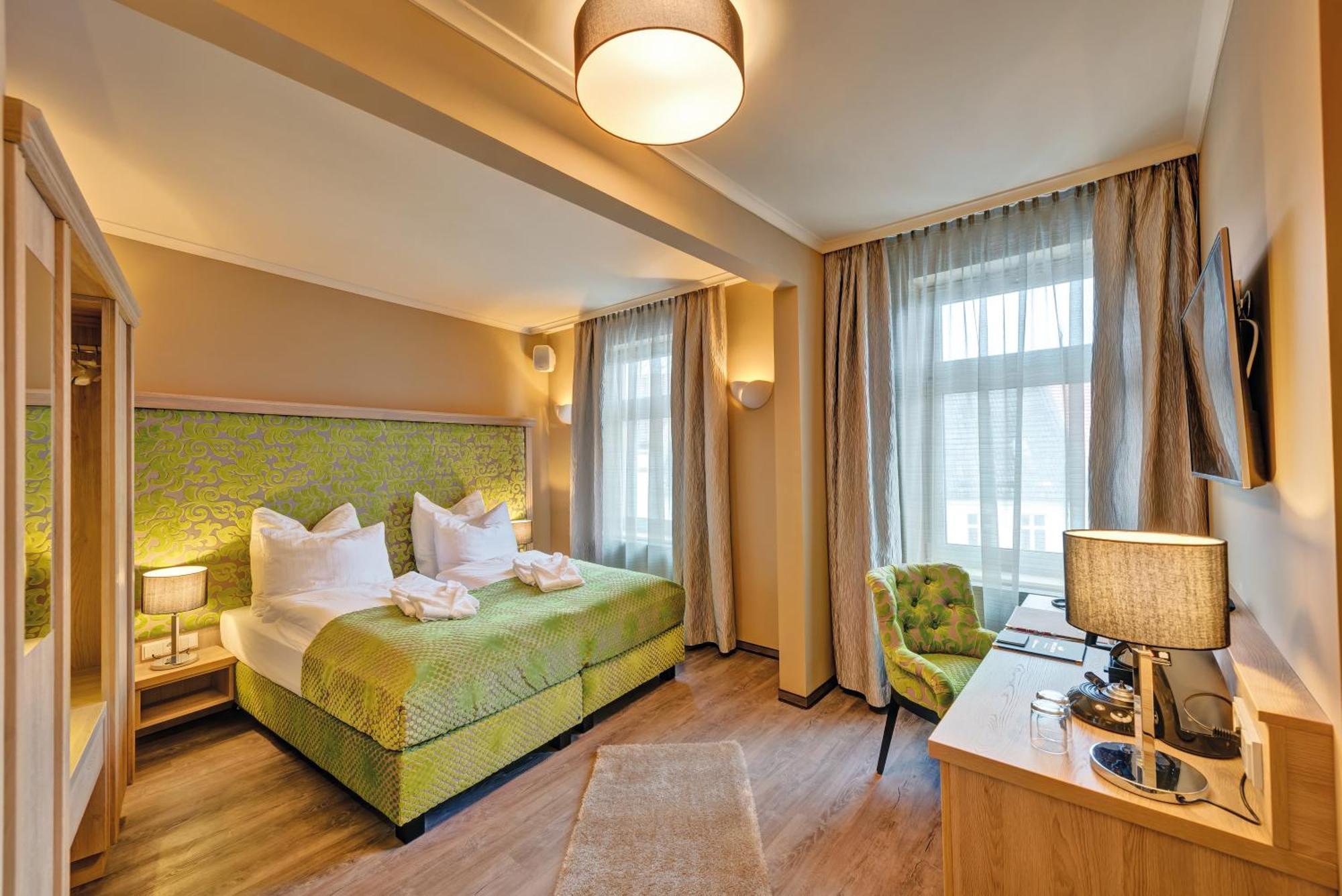 Spree Hotel In Der Altstadt ลืบเบอเนา ภายนอก รูปภาพ