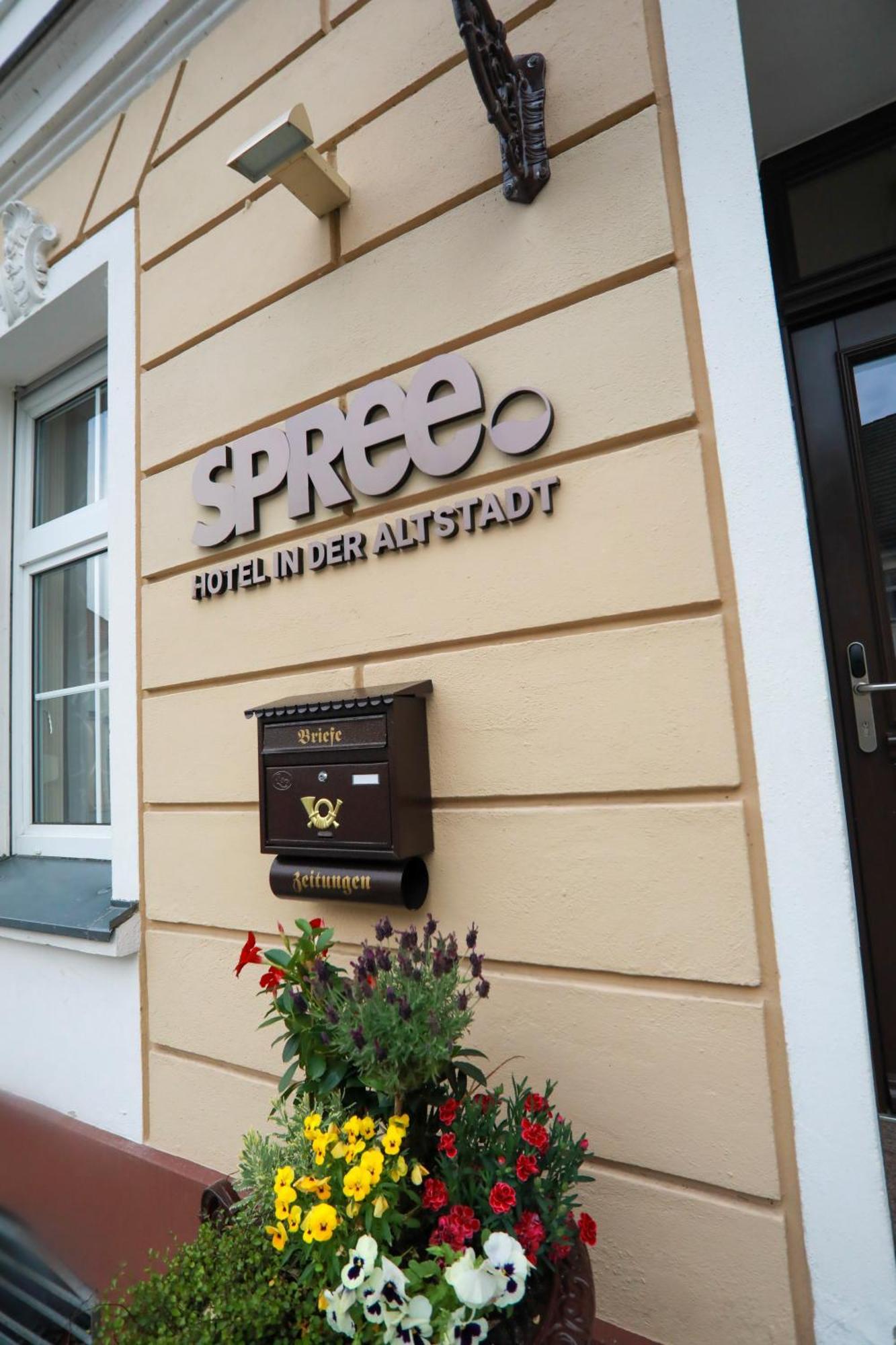 Spree Hotel In Der Altstadt ลืบเบอเนา ภายนอก รูปภาพ